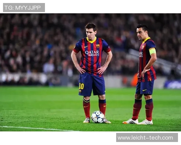 足球明星闪耀赛场瞬间壁纸高清精选展示，感受激情与荣耀并存的视觉盛宴